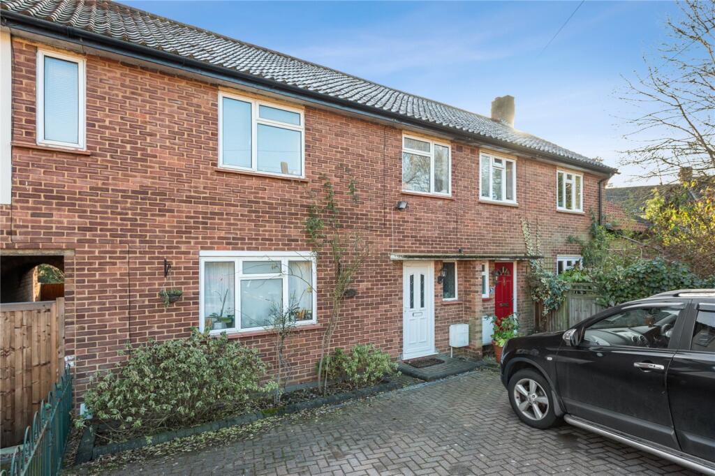 4 bedroom terraced house for sale in Eaton Close, Stanmore, HA7