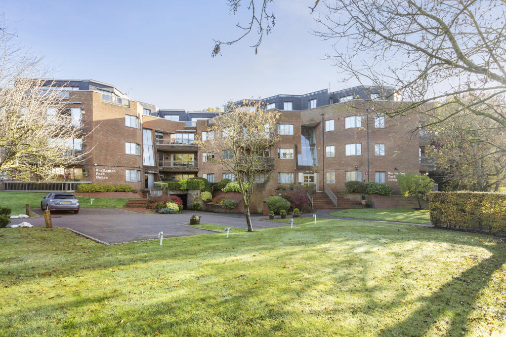 2 bedroom flat for sale in Dennis Lane, Stanmore, HA7