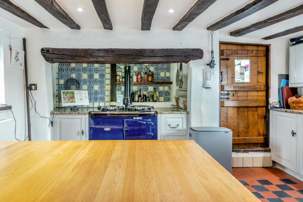 5 bedroom detached house for sale in Tile Kiln Lane, Harefield