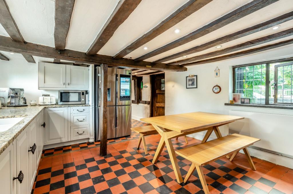 5 bedroom detached house for sale in Tile Kiln Lane, Harefield