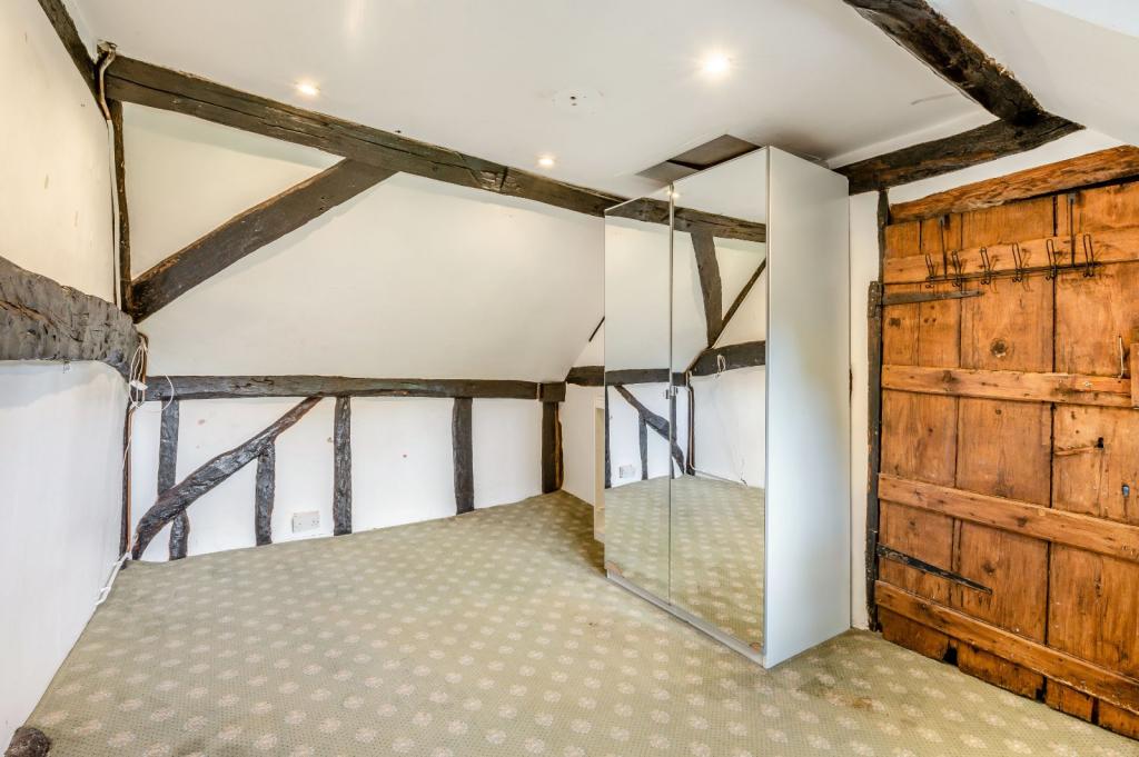 5 bedroom detached house for sale in Tile Kiln Lane, Harefield