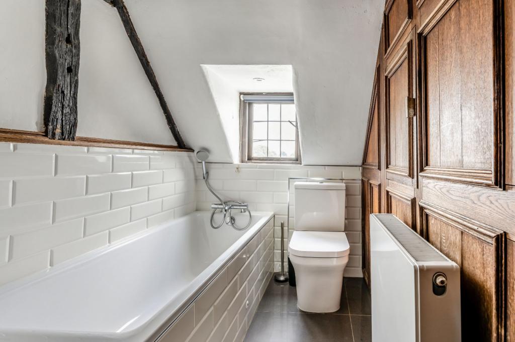 5 bedroom detached house for sale in Tile Kiln Lane, Harefield