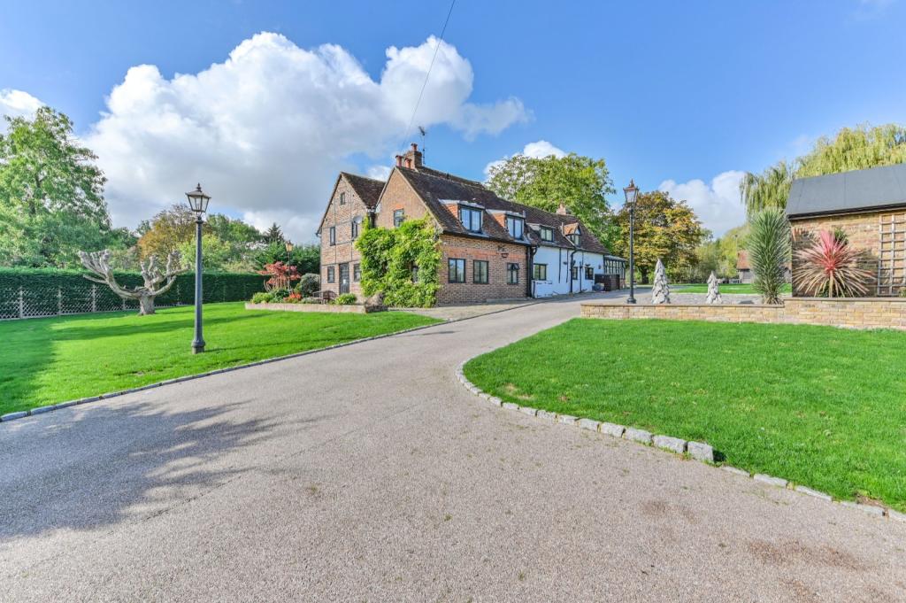 5 bedroom detached house for sale in Tile Kiln Lane, Harefield, Uxbridge, Middlesex, UB9