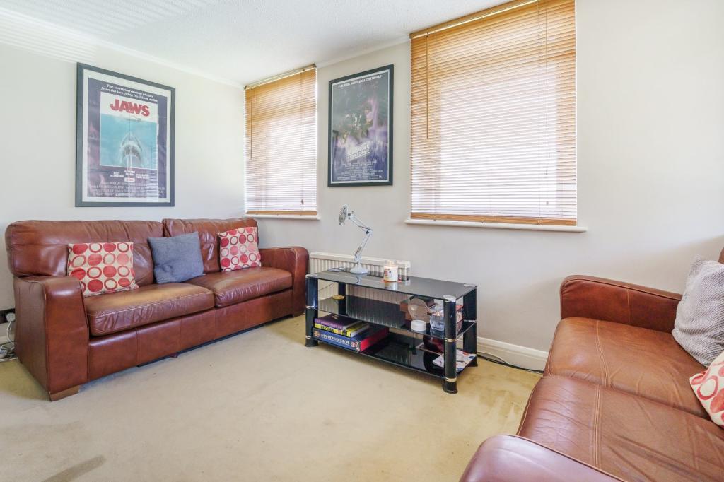 2 bedroom flat for sale in Larchmoor Park, Gerrards Cross Road, Stoke