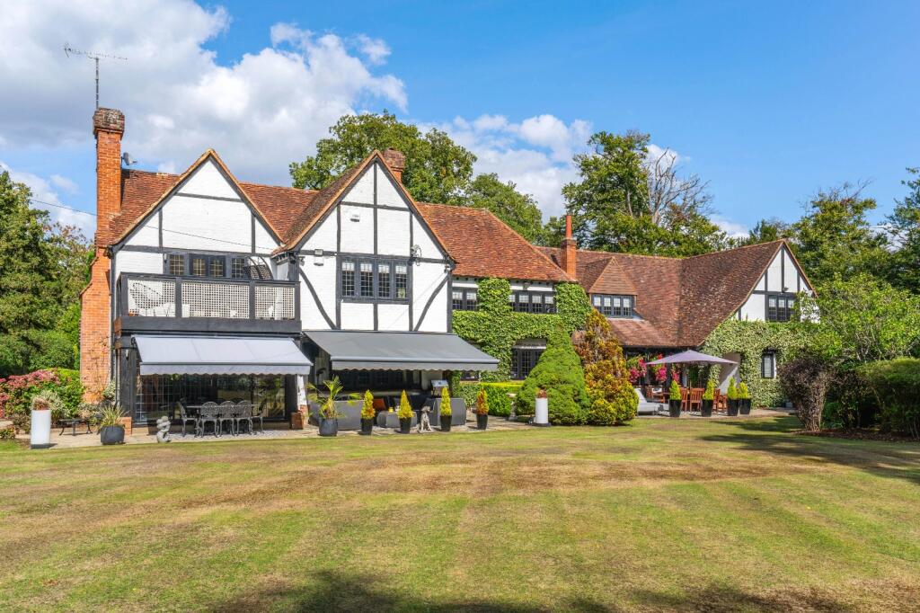 Main image of property: Collinswood Road, Farnham Common, Buckinghamshire