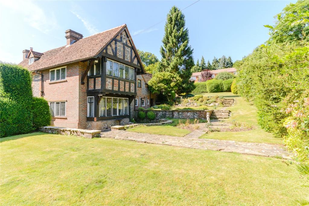 6 bedroom detached house for sale in Claydon Lane, Chalfont St Peter, Gerrards Cross