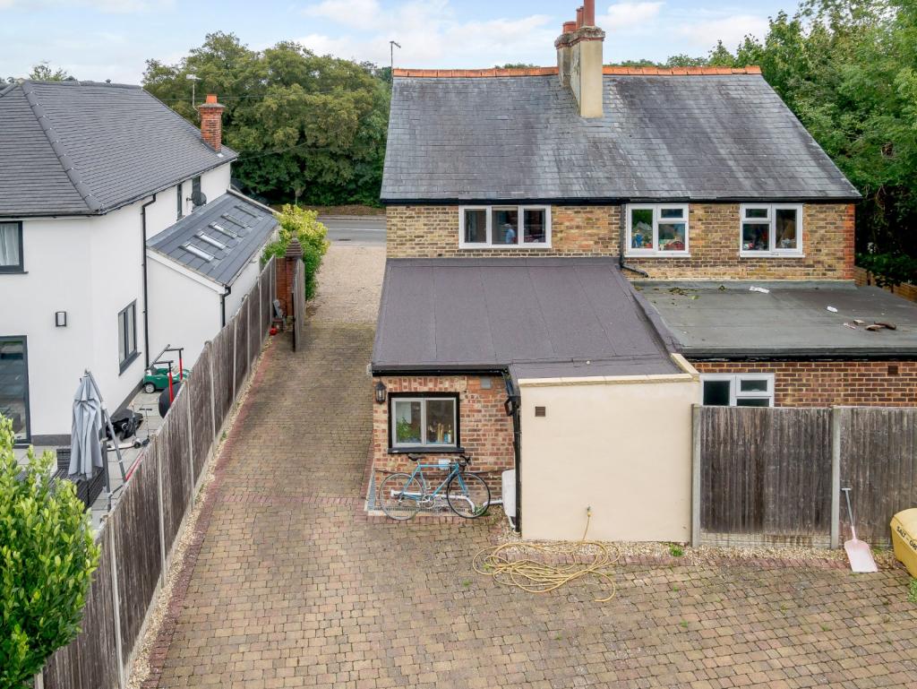 2 bedroom semidetached house for sale in Winterbourne Cottages, Wexham