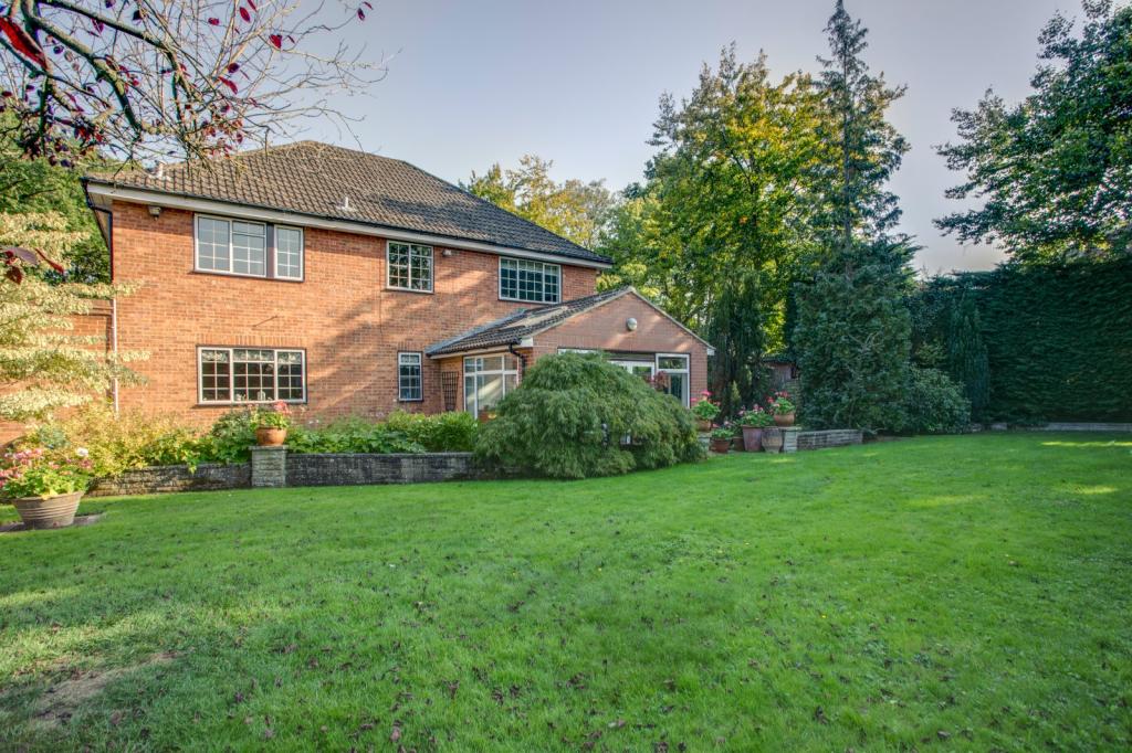 4 bedroom detached house for sale in Fulmer Road, Gerrards Cross