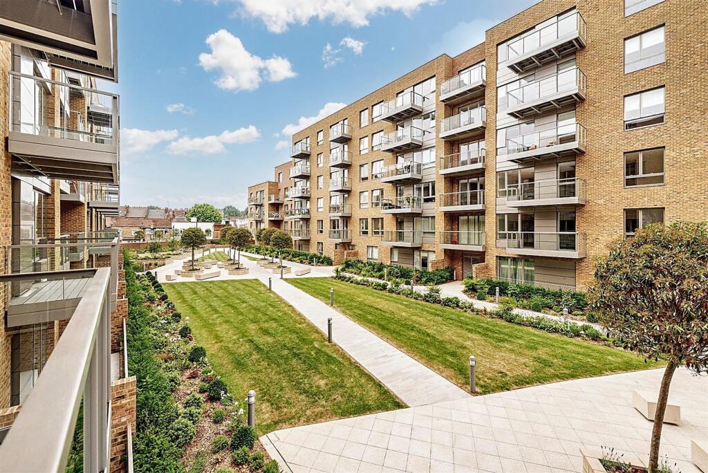 Main image of property: Hamlet Court, Smithfield Square, N8