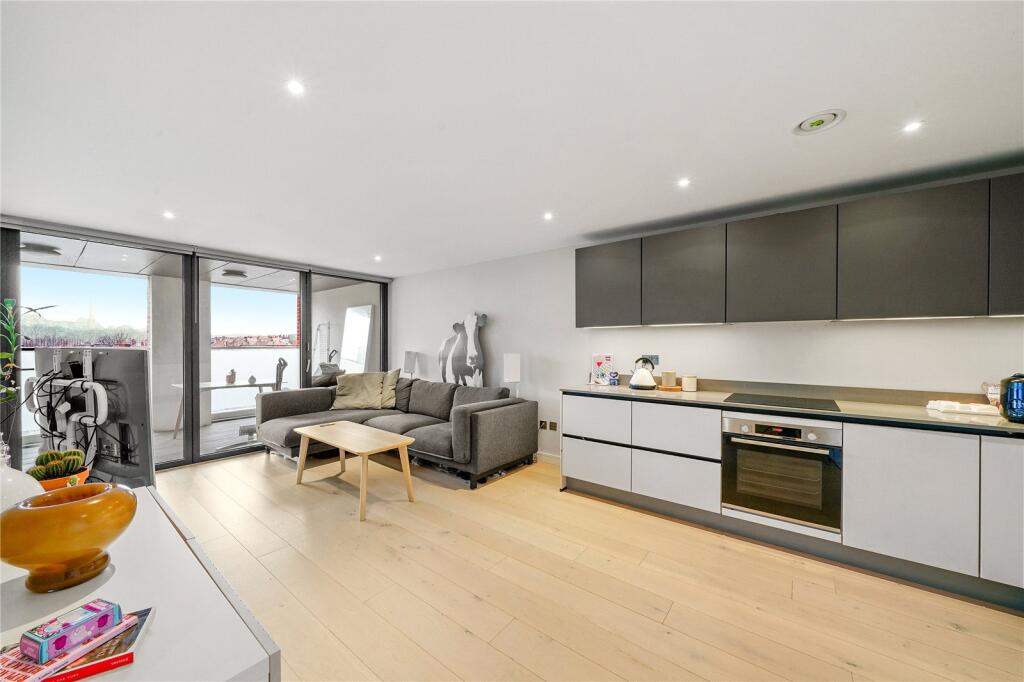 Main image of property: Tottenham Lane,
Hornsey Vale, N8