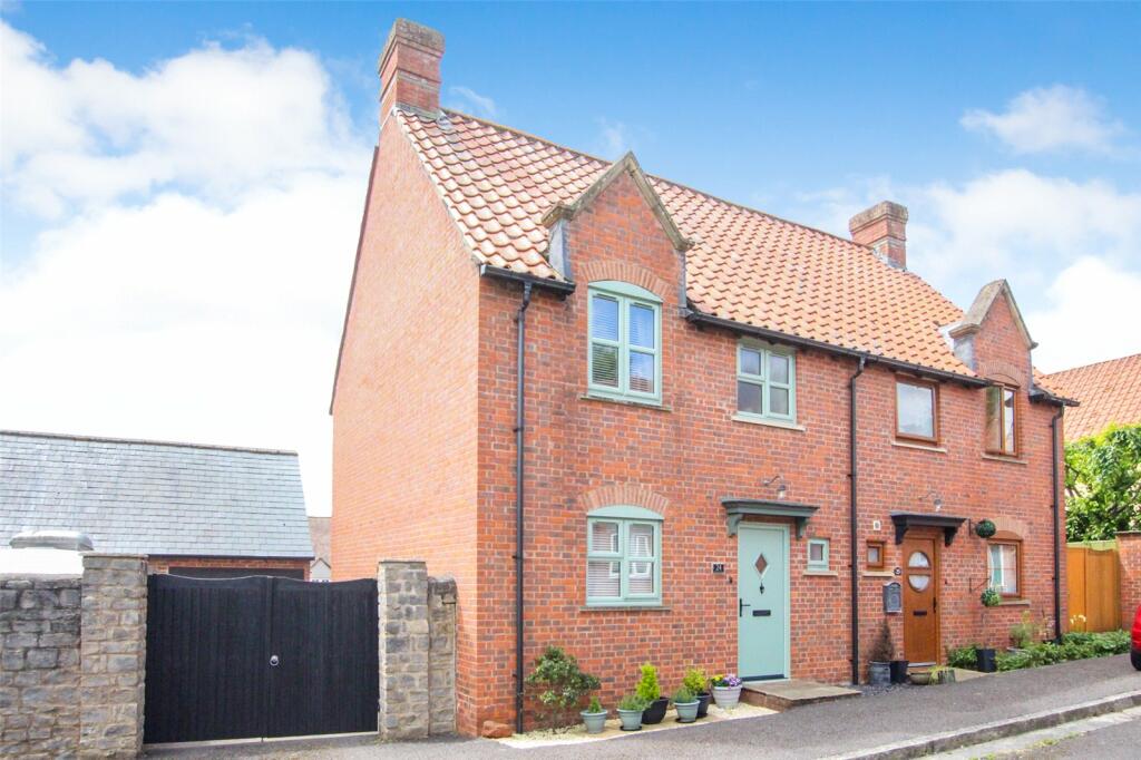 3 bedroom semidetached house for sale in Bluebell Rise, Midsomer