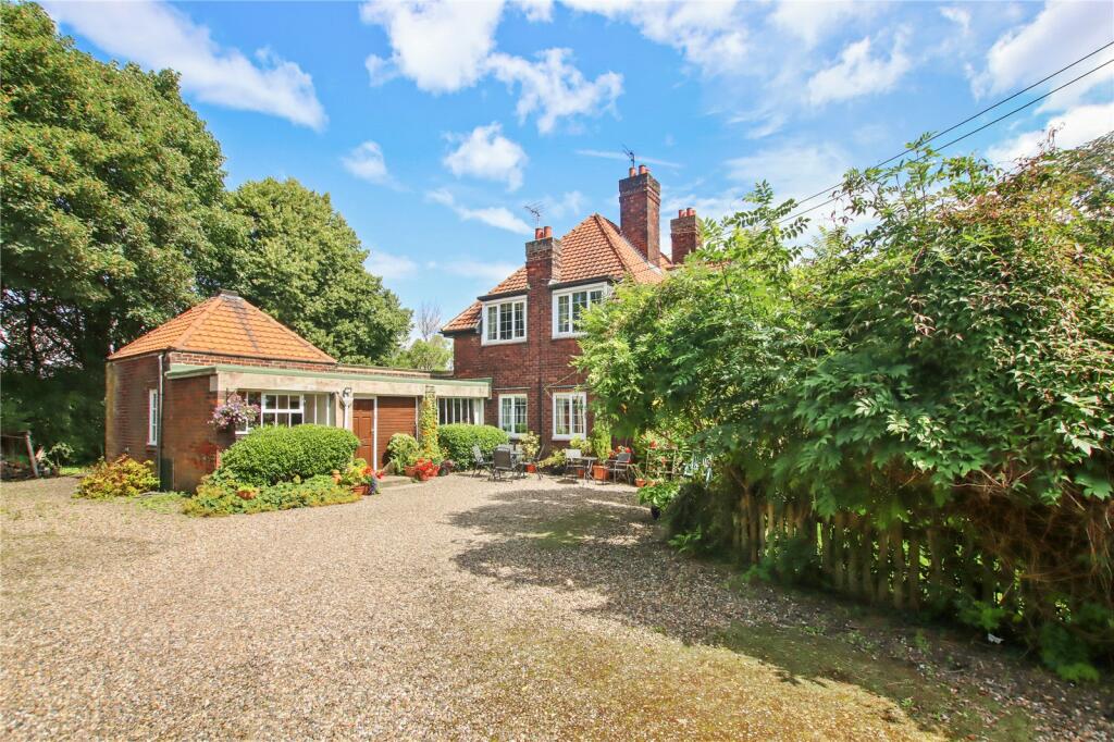 5 bedroom detached house for sale in Chester Moor, Chester Le Street