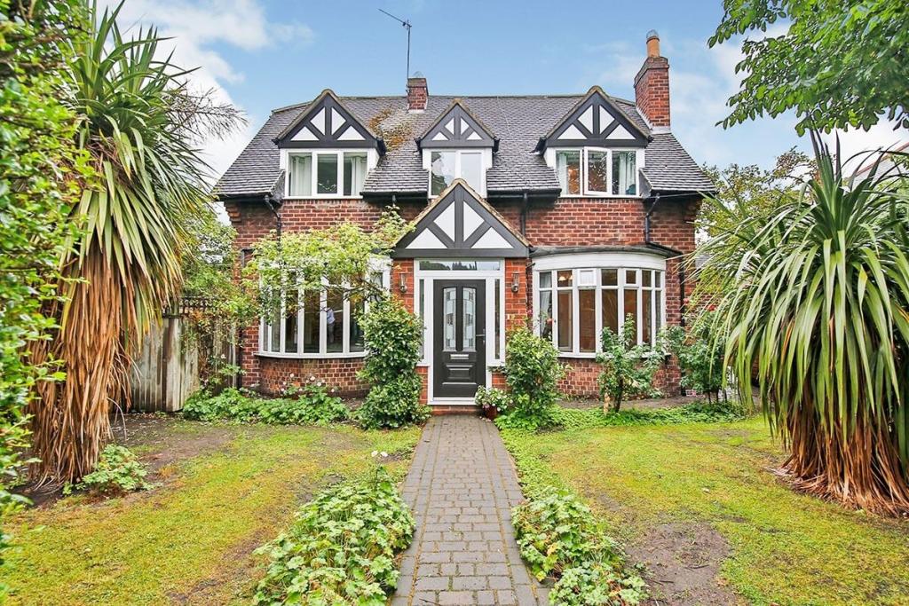 3 bedroom detached house for sale in Park Road North, Chester Le Street