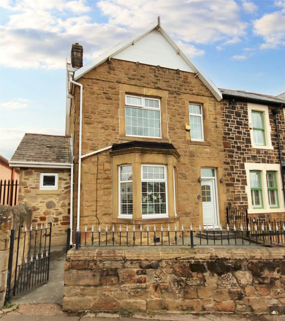 3 bedroom end of terrace house for sale in Long Bank, Eighton Banks