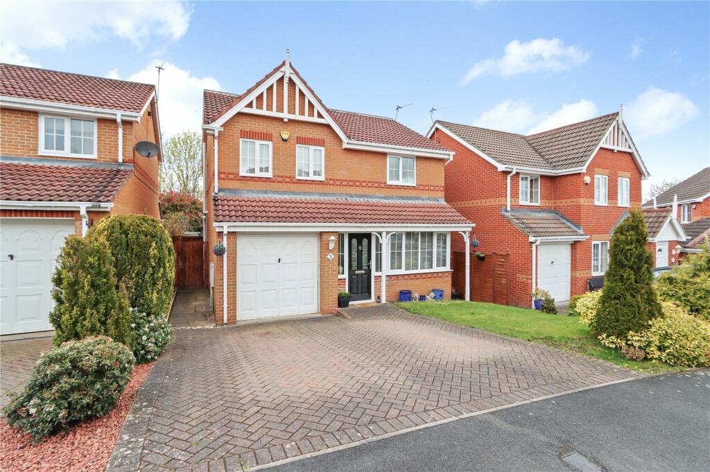 4 bedroom detached house for sale in Oakwell Court, Hamsterley Colliery