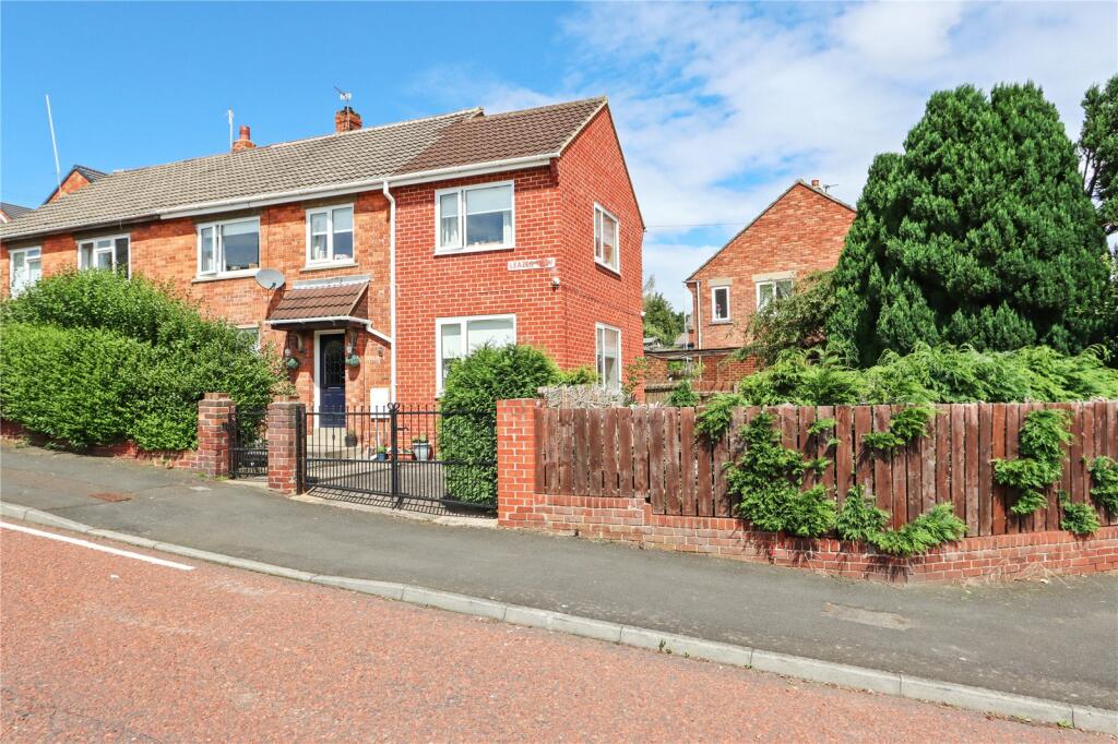 4 bedroom semidetached house for sale in Leazes View, Rowlands Gill, NE39