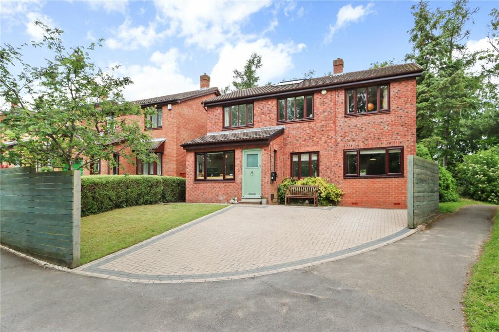 4 bedroom detached house for sale in Dominies Close, Rowlands Gill