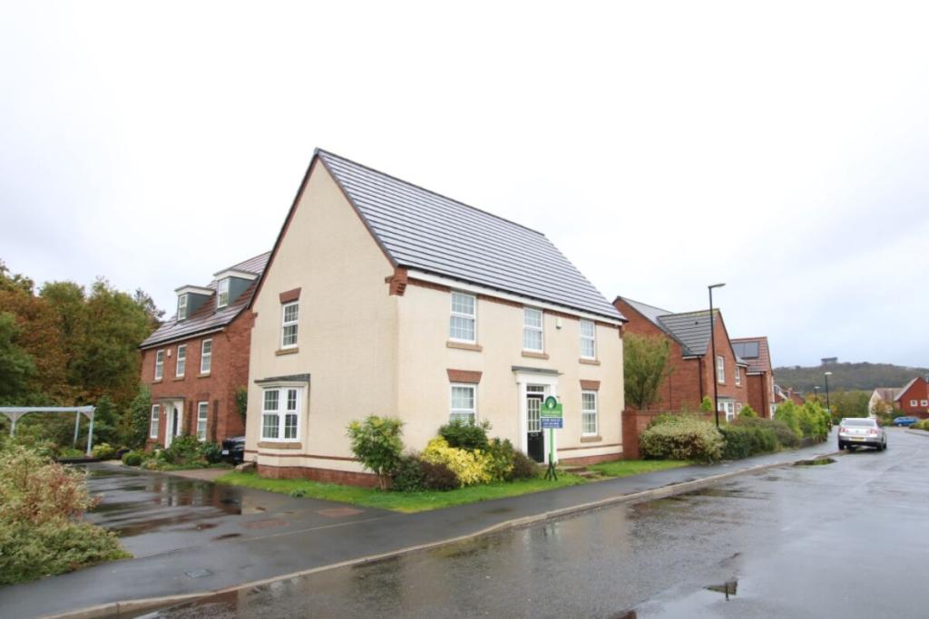 4 bedroom detached house for sale in Edale Close, Teal Farm Village