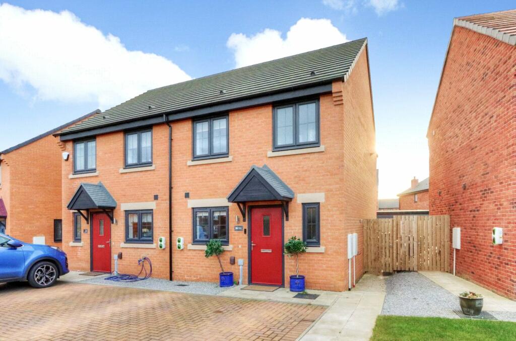 3 bedroom semi-detached house for sale in Mooney Crescent, Callerton, Newcastle upon Tyne, Tyne and Wear, NE5