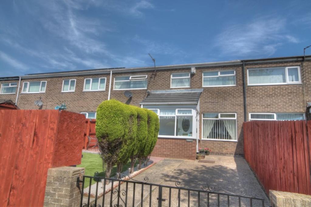3 bedroom terraced house for sale in Fairspring, West Denton, Newcastle