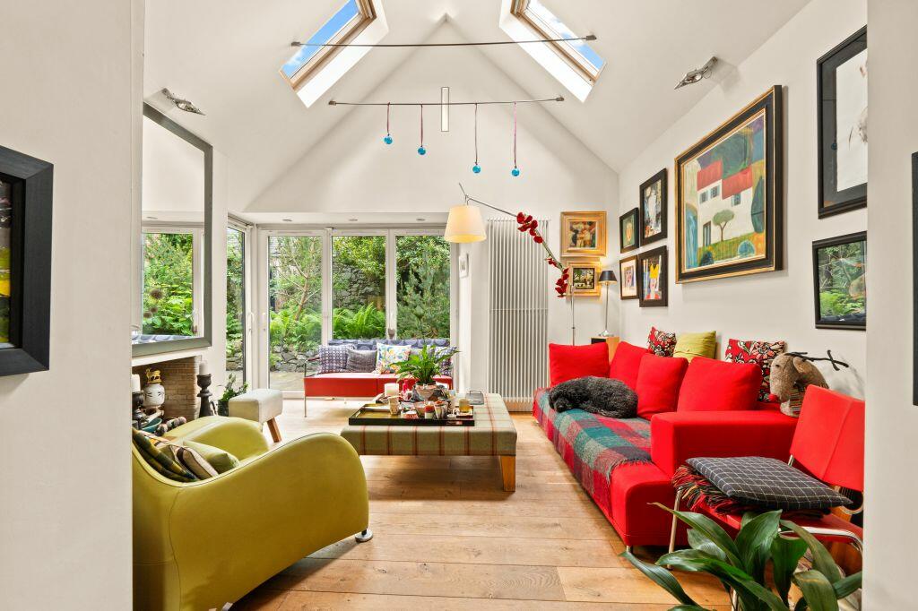 4 bedroom semidetached house for sale in Calzeat Farmhouse, Broughton