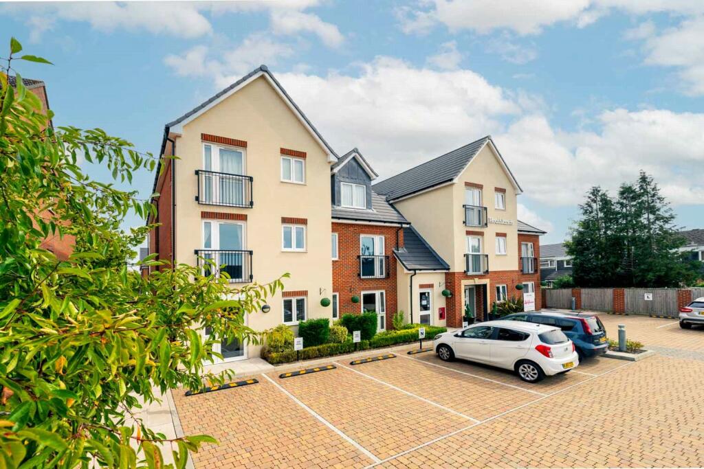 2 bedroom retirement property for sale in Beaconsfield Road, Farnham Common, Slough, SL2