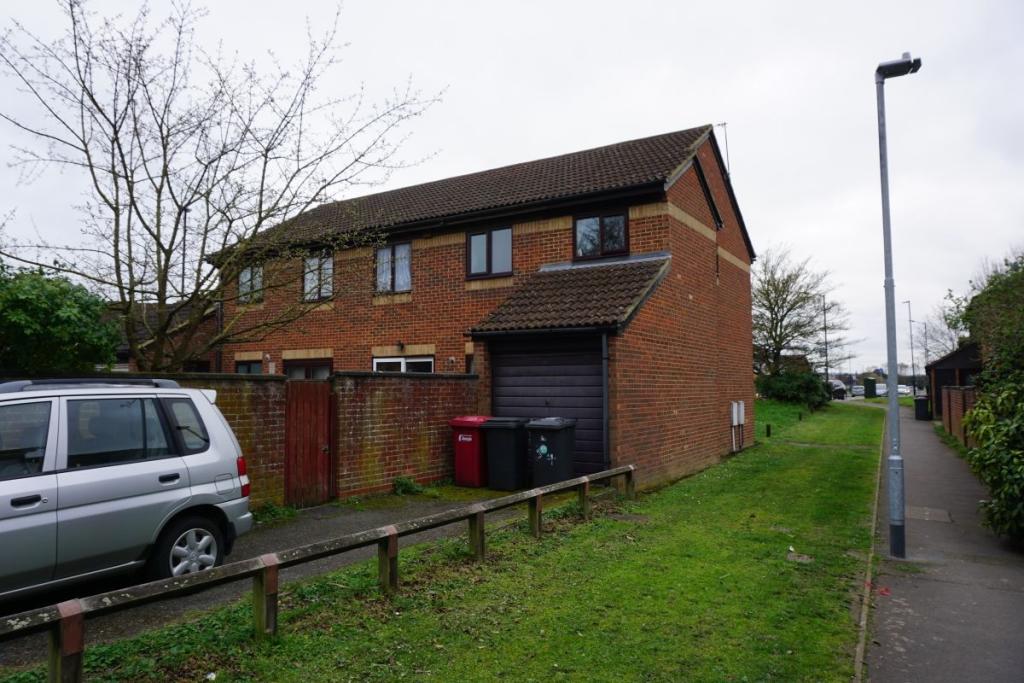 4 bedroom semidetached house for sale in Telford Drive, Slough, SL1