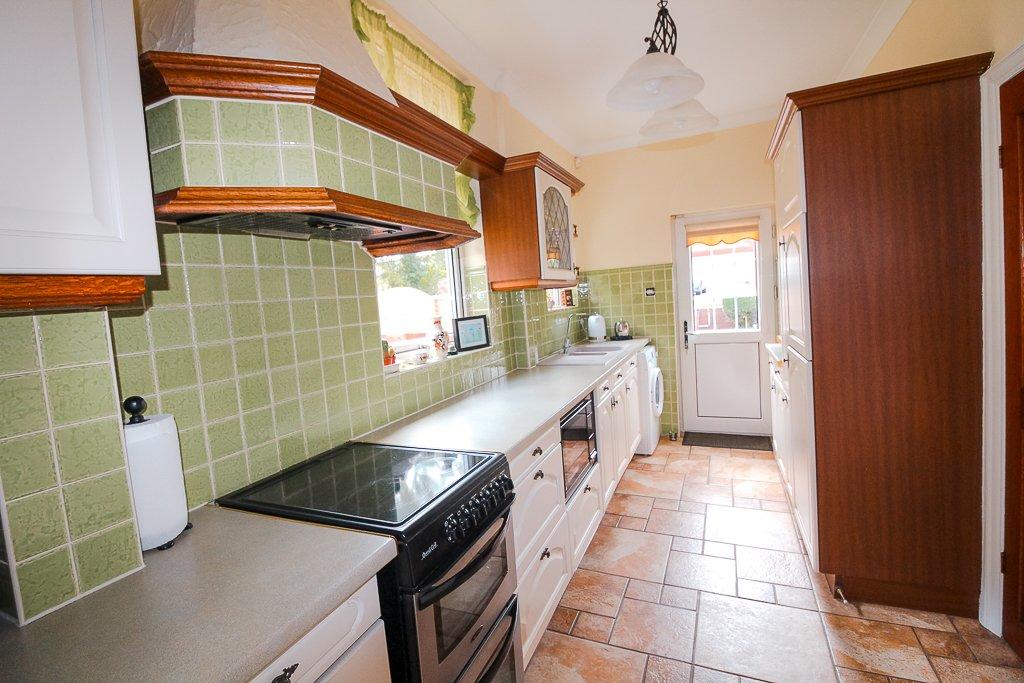 4 bedroom bungalow for sale in Summer Lane, Wombwell, Barnsley, South Yorkshire, S73
