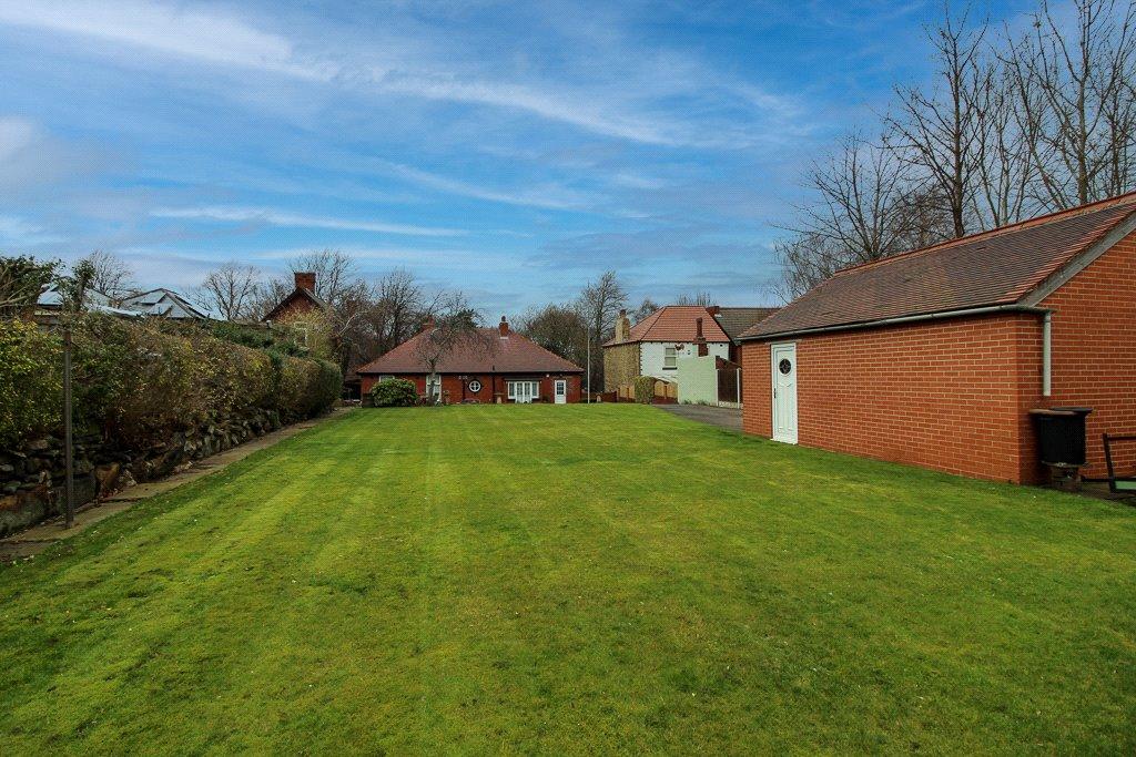 4 bedroom bungalow for sale in Summer Lane, Wombwell, Barnsley, South