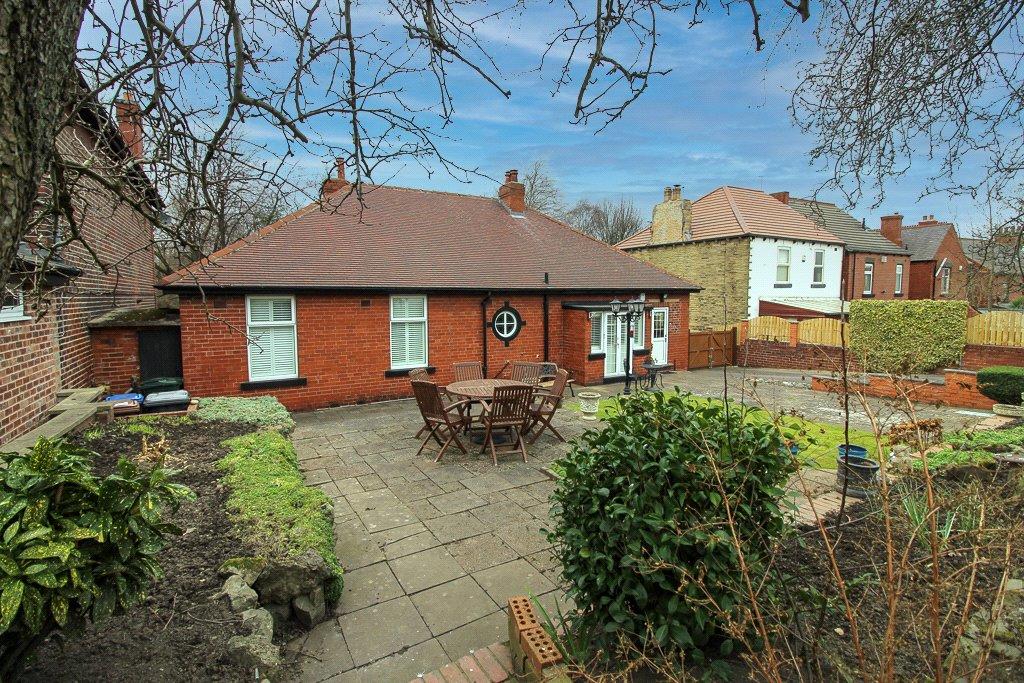 4 bedroom bungalow for sale in Summer Lane, Wombwell, Barnsley, South