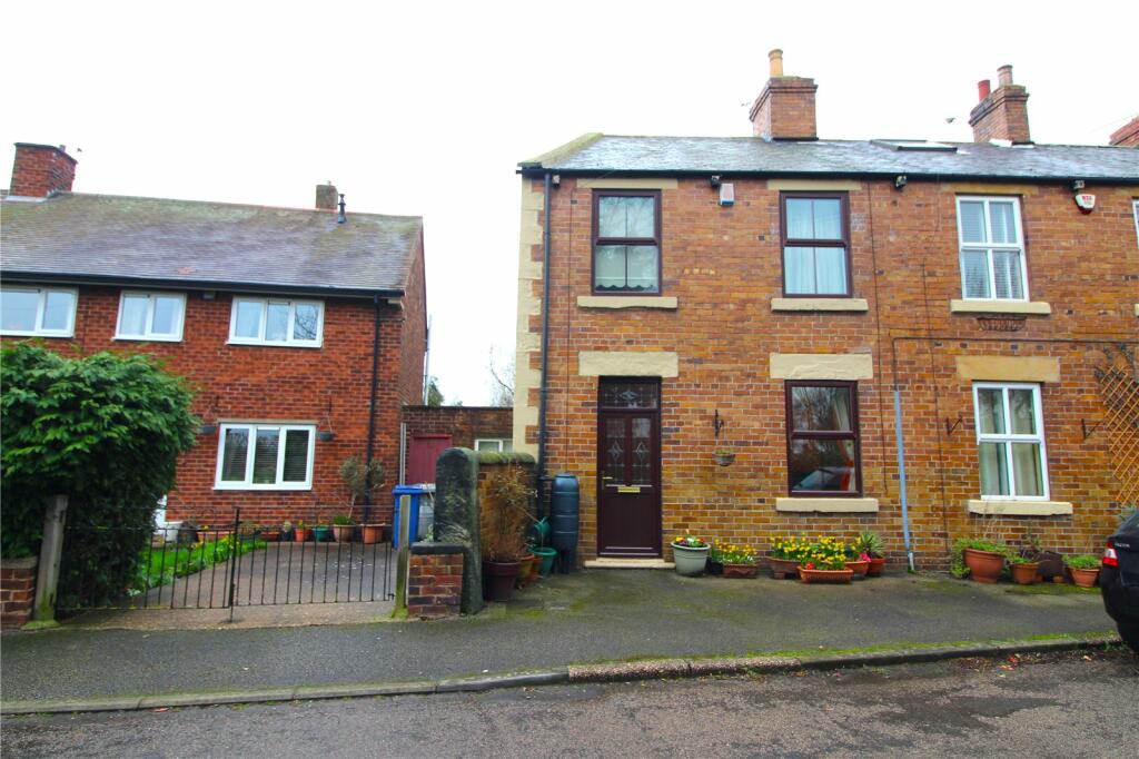 2 bedroom end of terrace house for sale in Flat Lane, Billingley