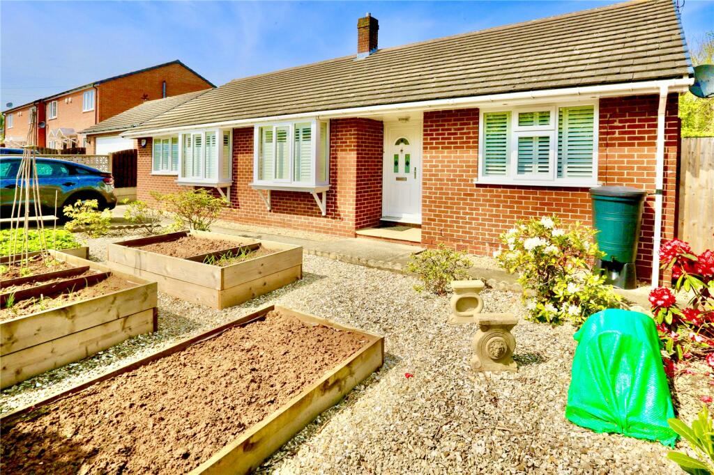 3 bedroom bungalow for sale in Bondfield Close, Wombwell, Barnsley