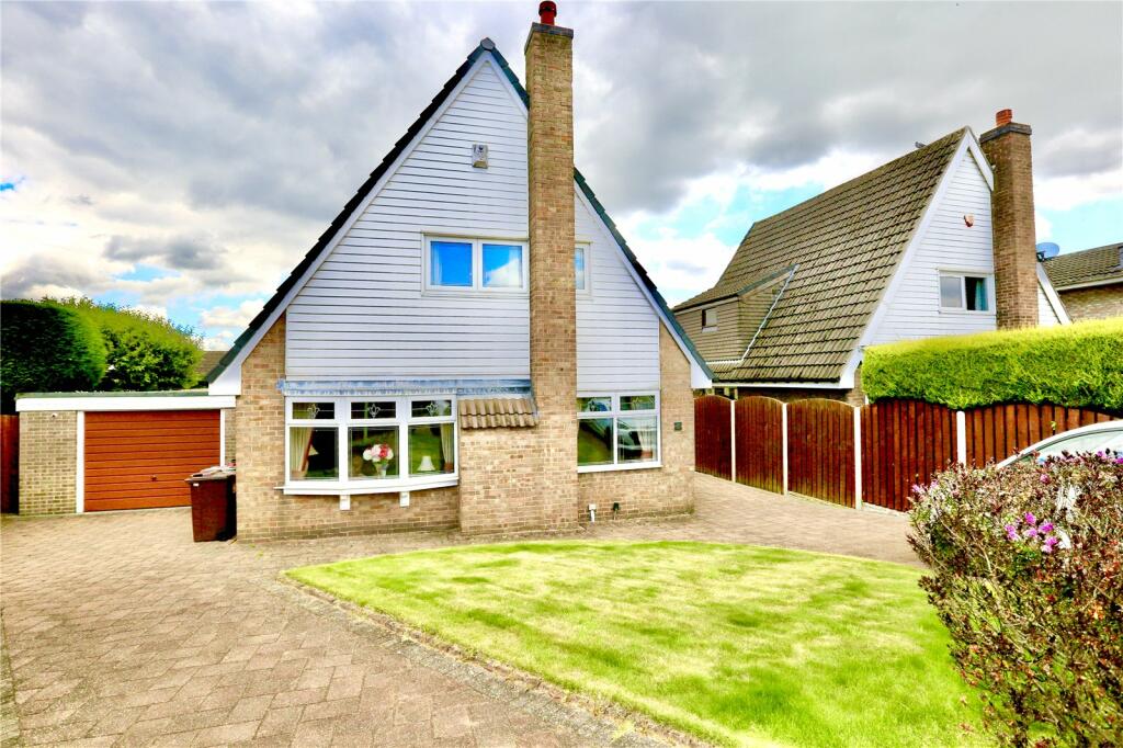 3 bedroom bungalow for sale in Wentworth Close, Thorpe Hesley