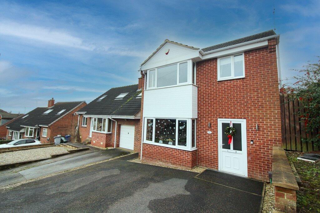 3 bedroom detached house for sale in Tomlinson Road, Elsecar, Barnsley