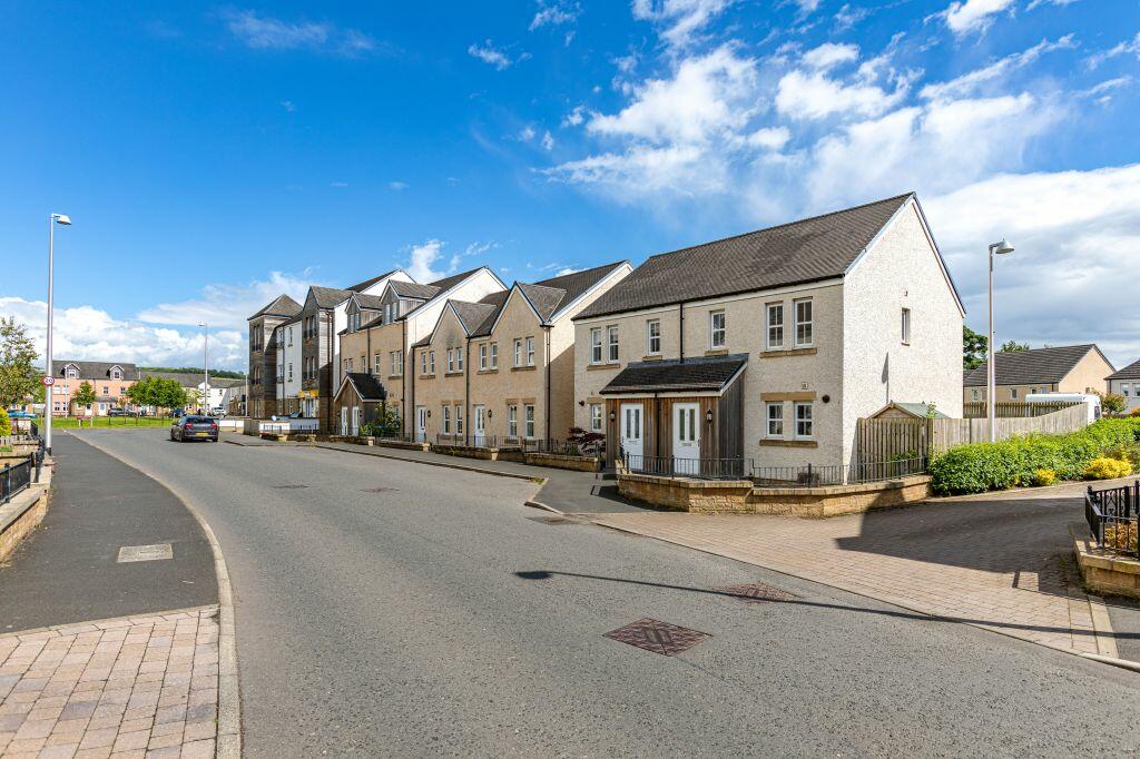 2 bedroom semidetached house for sale in 16 Queen Elizabeth Drive