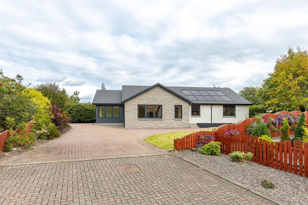 4 bedroom detached bungalow