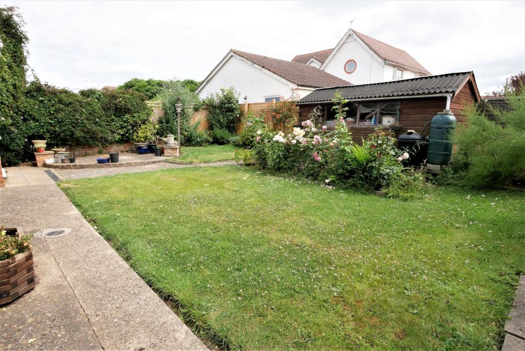 3 bedroom bungalow for sale in Park Road West, SuttononSea