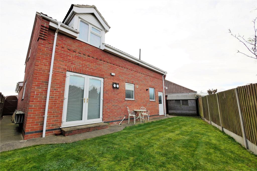 3 bedroom detached house for sale in Henshaw Avenue, SuttononSea