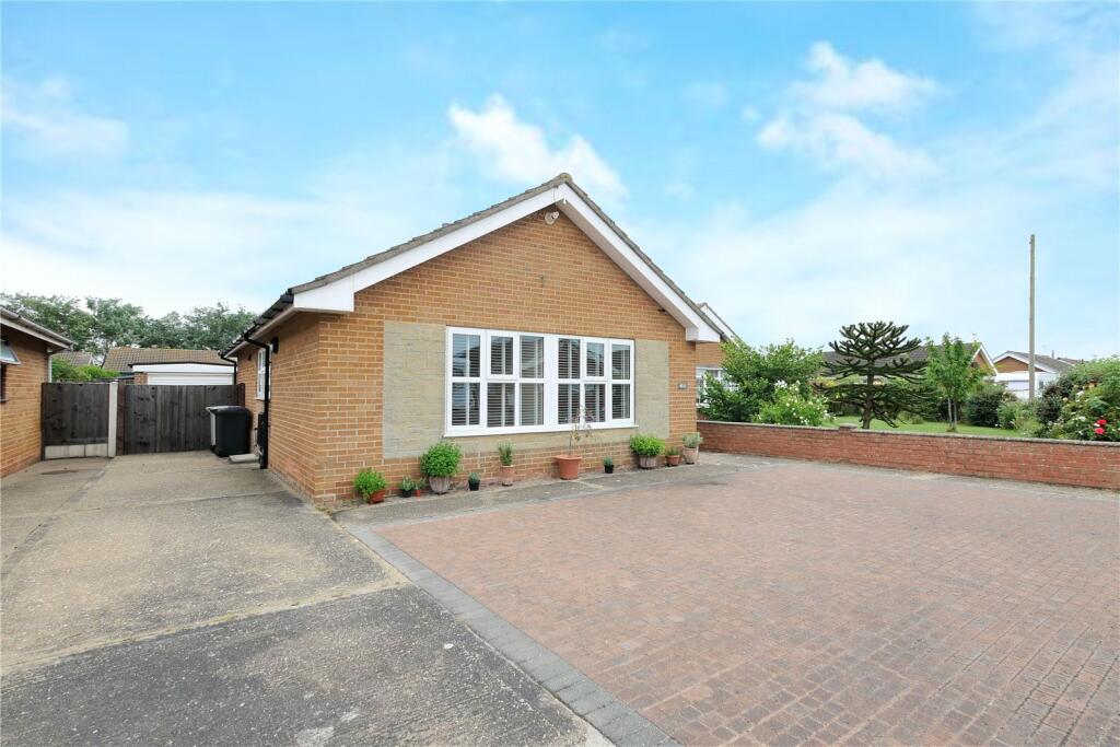 2 bedroom bungalow for sale in Hillside Avenue, SuttononSea