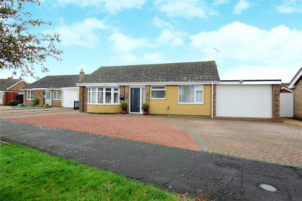 3 bedroom bungalow for sale in Kipling Drive, Sandilands, Mablethorpe