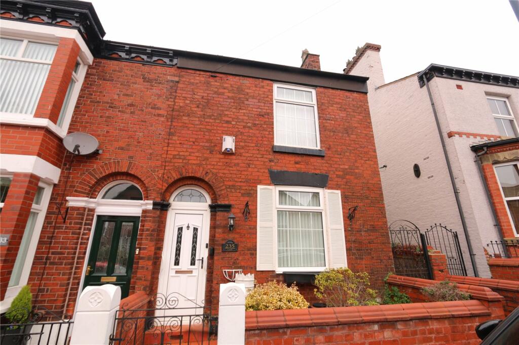 2 bedroom end of terrace house for sale in Two Trees Lane, Denton