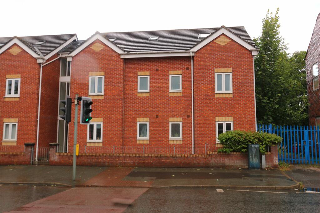2 bedroom flat for sale in Stockport Road, Denton, Manchester, Greater
