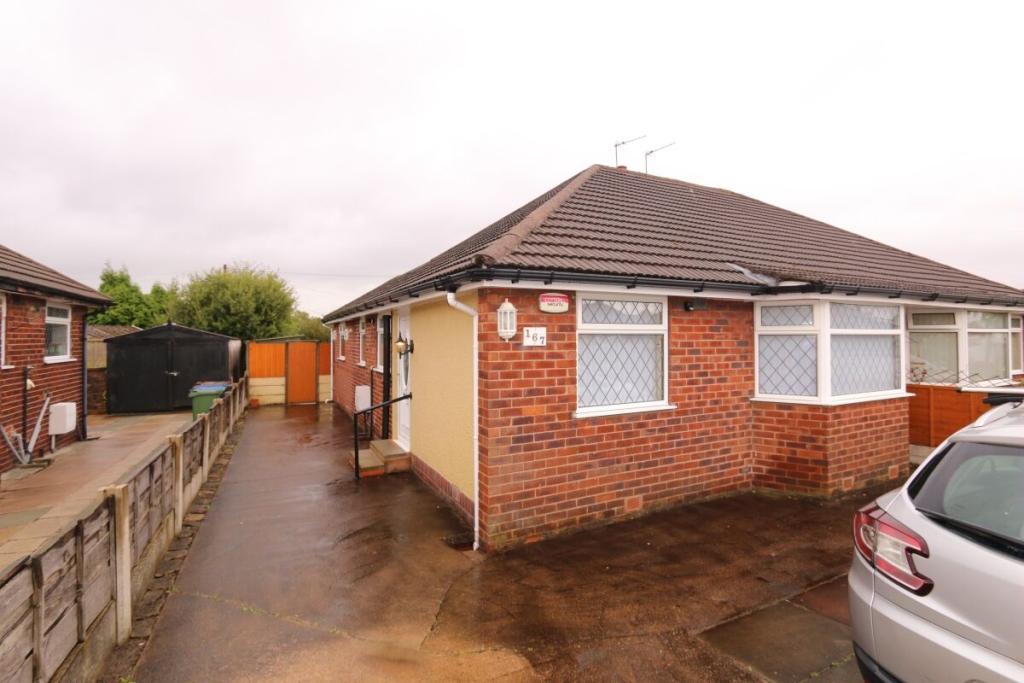 2 bedroom semidetached bungalow for sale in Thompson Road, Denton