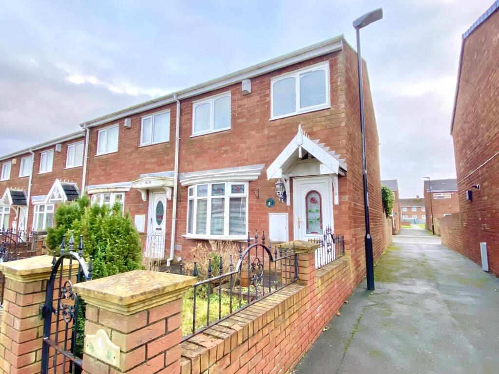 3 bedroom end of terrace house for sale in Tintagel Close, Thorney