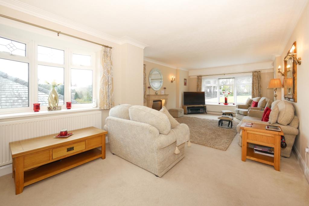 3 bedroom detached house for sale in Roundwood Road, Baildon, Shipley