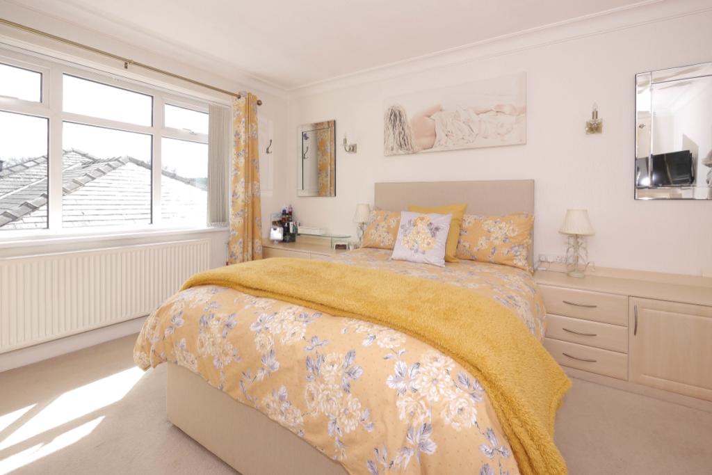 3 bedroom detached house for sale in Roundwood Road, Baildon, Shipley