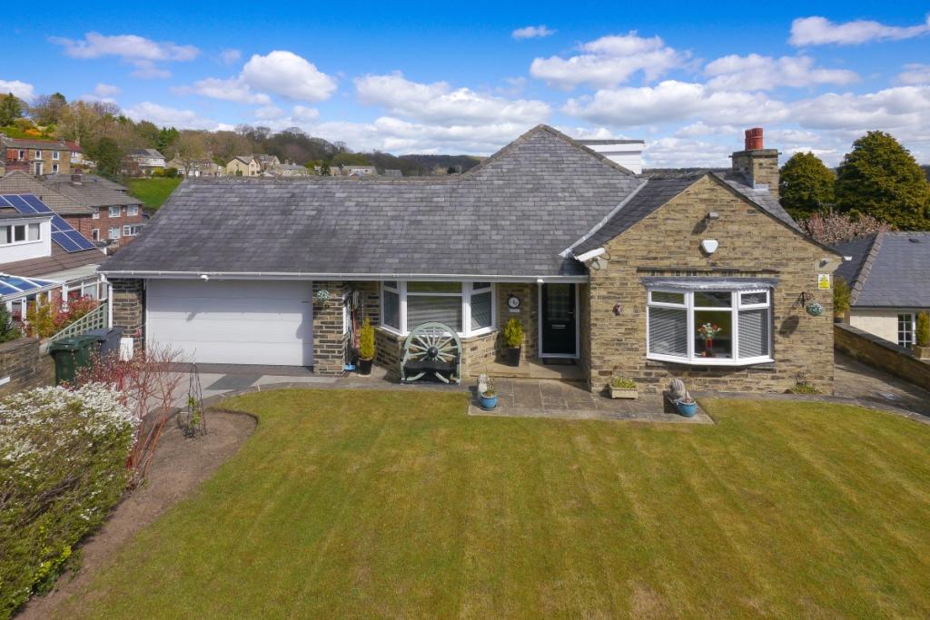 3 bedroom detached house for sale in Roundwood Road, Baildon, Shipley