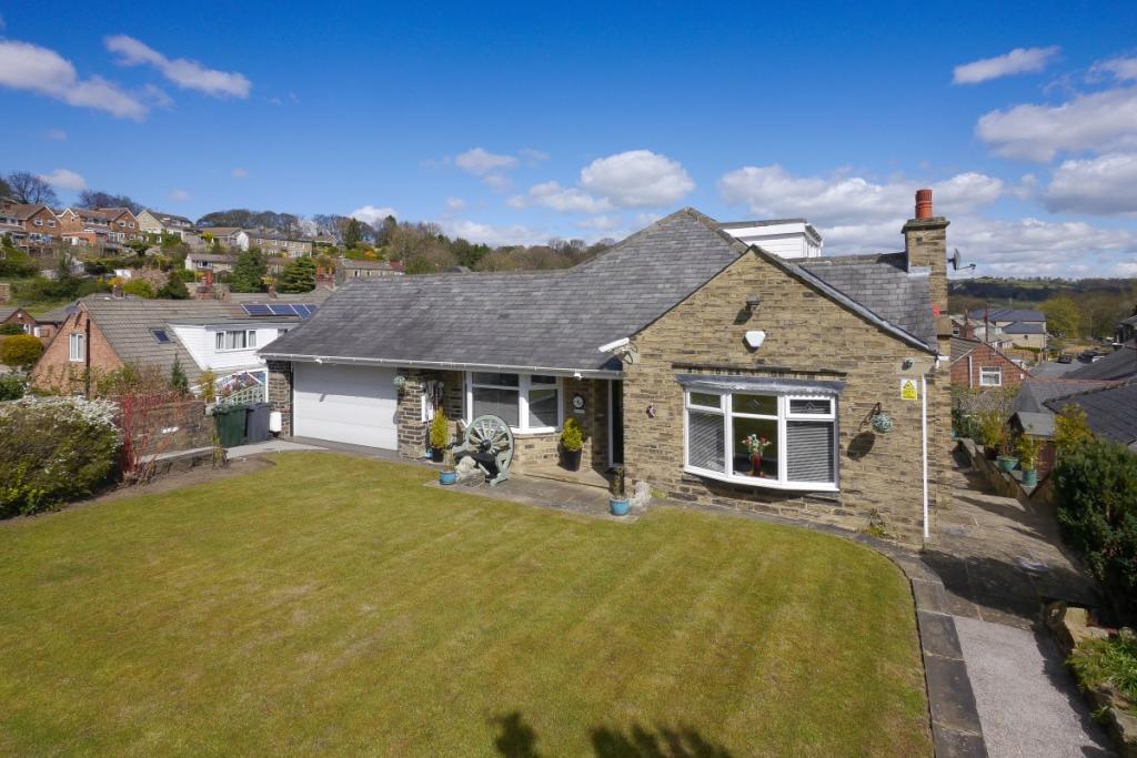 3 bedroom detached house for sale in Roundwood Road, Baildon, Shipley