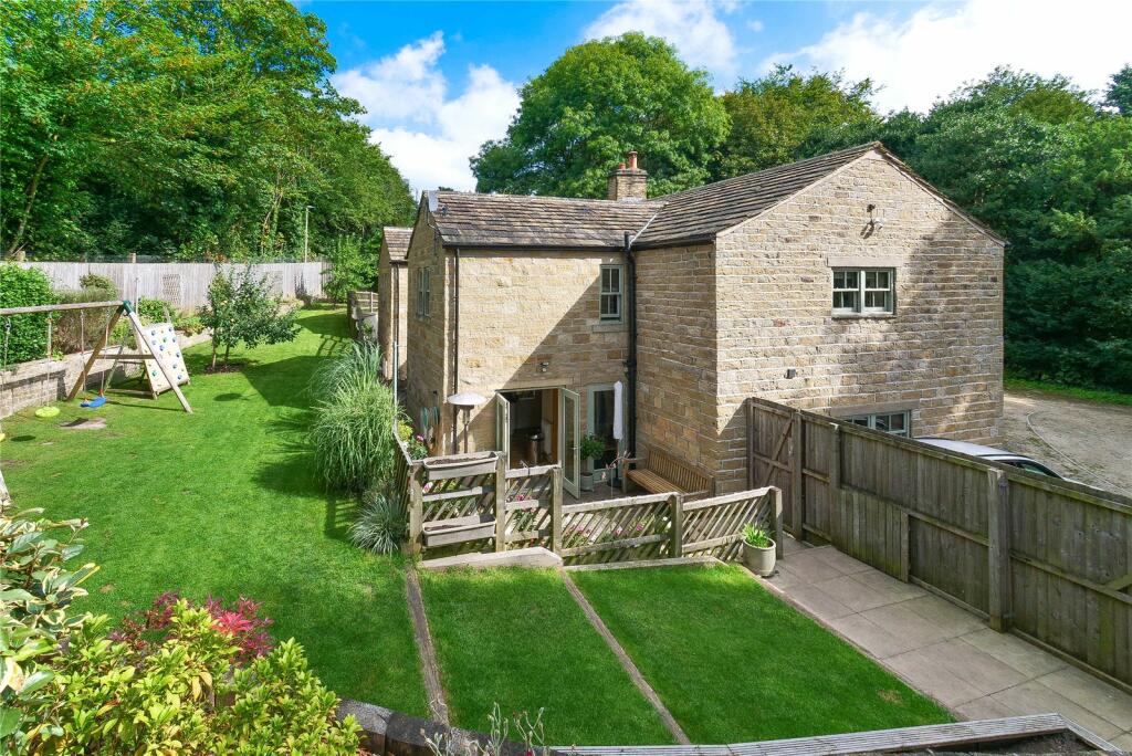 4 bedroom cottage for sale in Hoyle Court Avenue, Baildon, Shipley