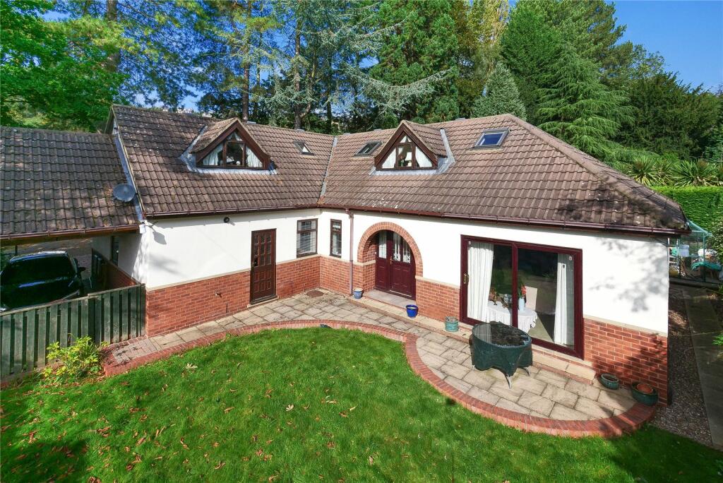 4 bedroom detached house for sale in Station Road, Baildon, Shipley